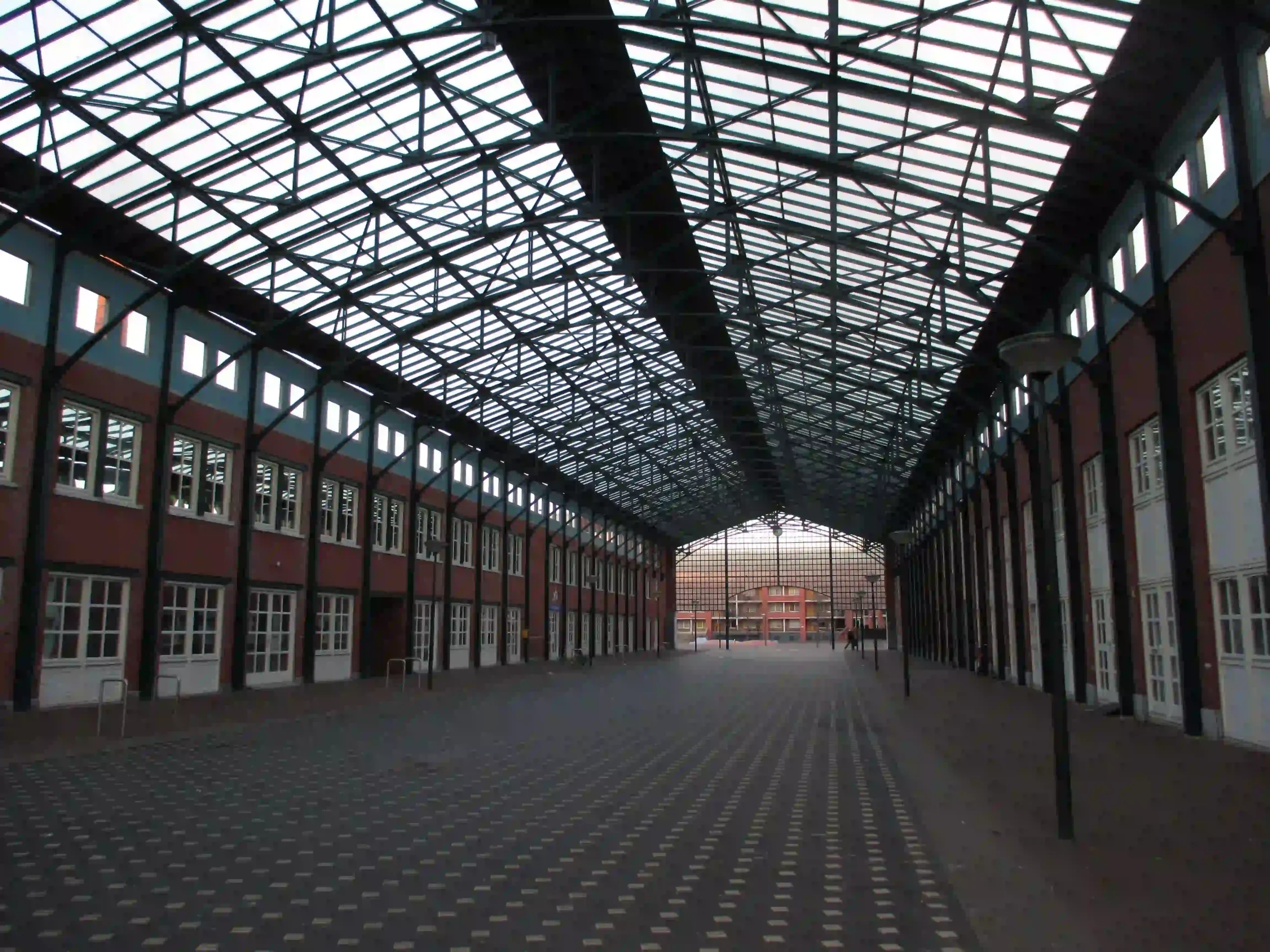 Pre Engineered Building Manufacturers vs Traditional Construction Companies